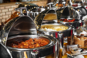 Panduan Lengkap Sewa Alat Catering untuk Acara Kantor atau Gathering